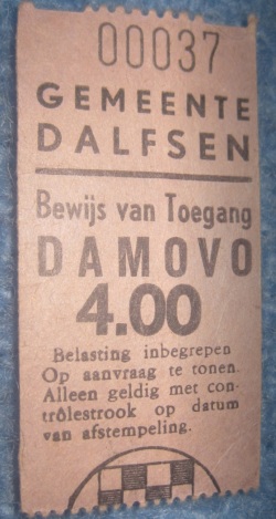 newspaper announcement De oprechte Dalfser Courant 1968 Damovofeesten 1968 with Golden Earrings
